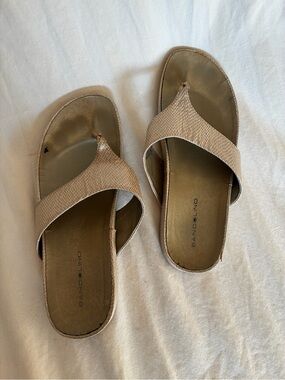 Bandolino "Piano" Luxury Thong Sandal, Women’s Size 7 well worn